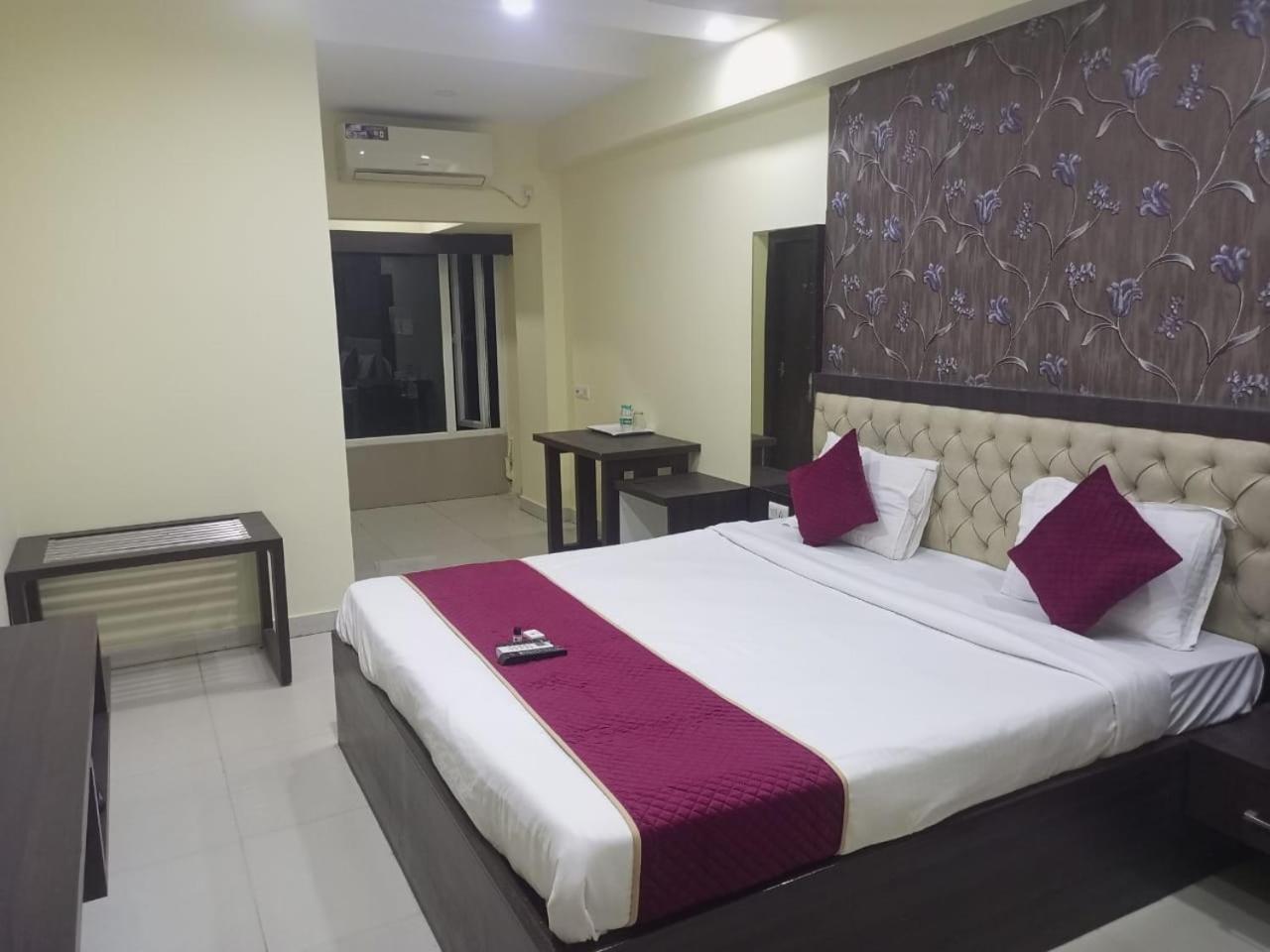 Hotel Eco Park New Town Bagian luar foto