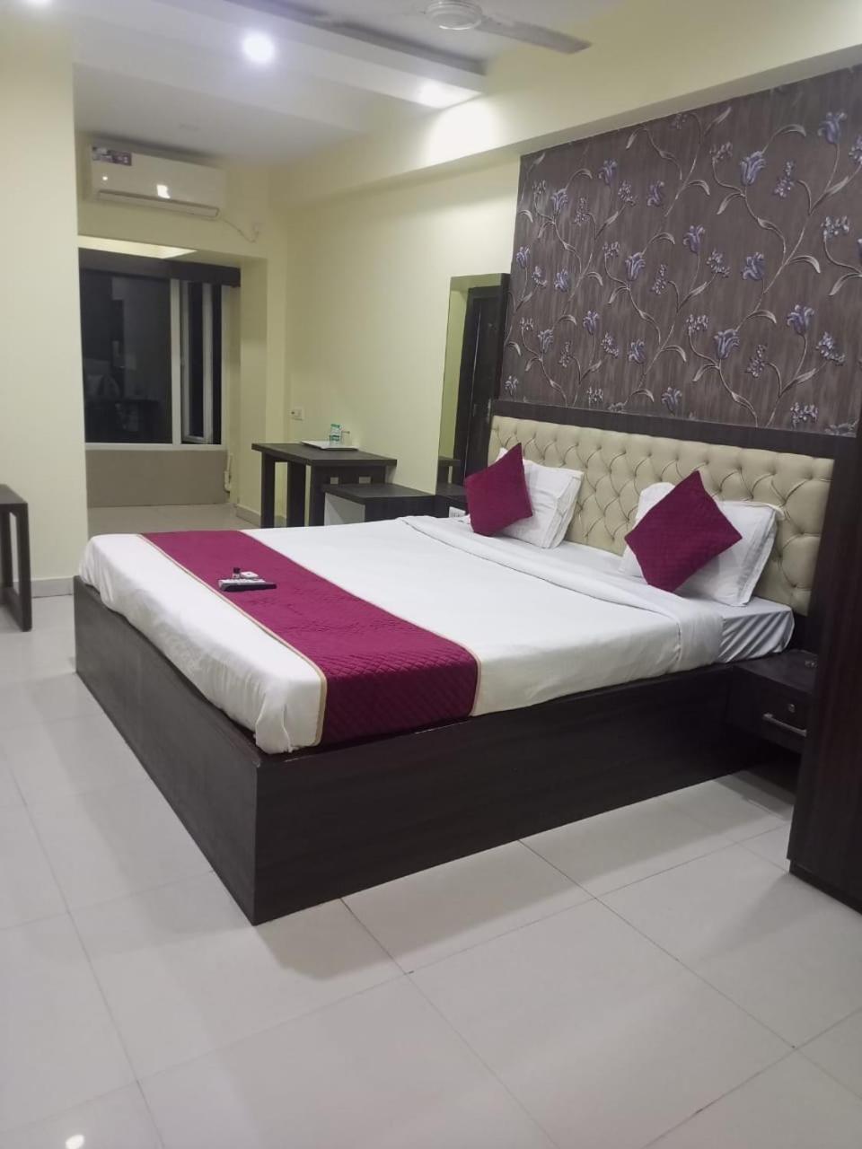 Hotel Eco Park New Town Bagian luar foto