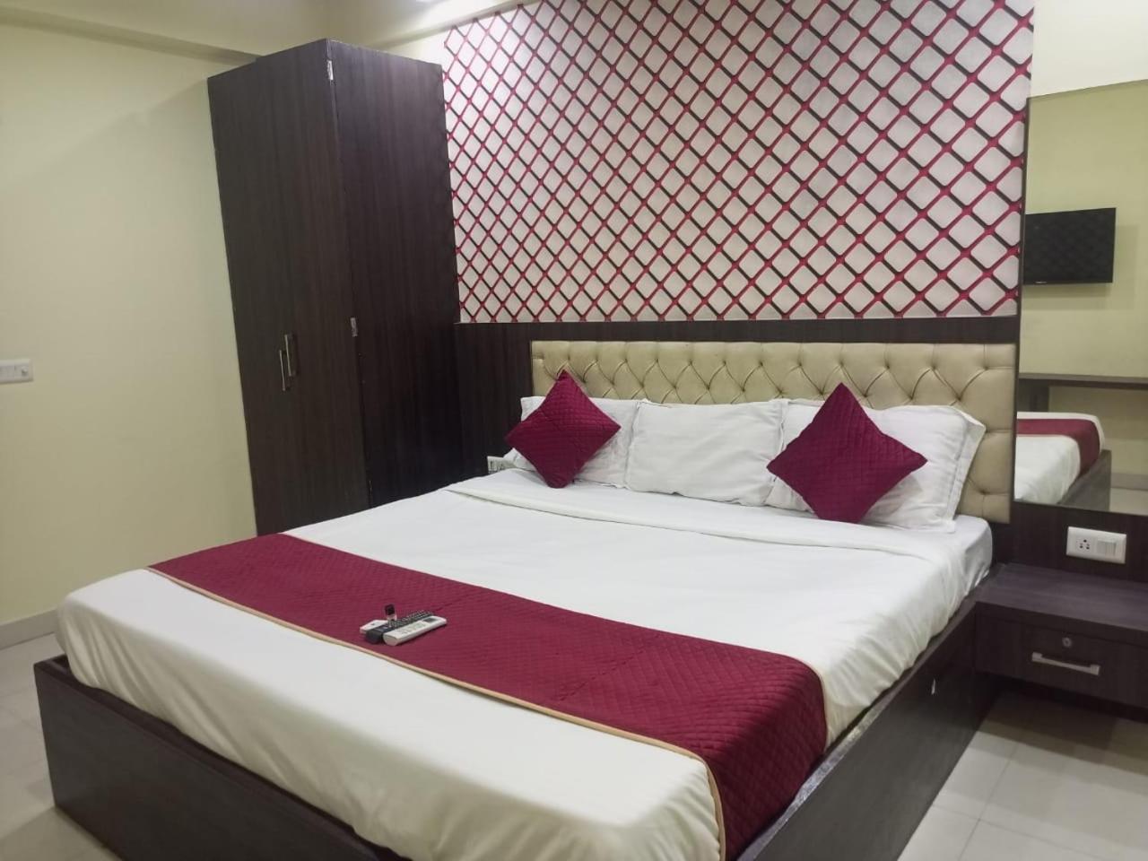 Hotel Eco Park New Town Bagian luar foto